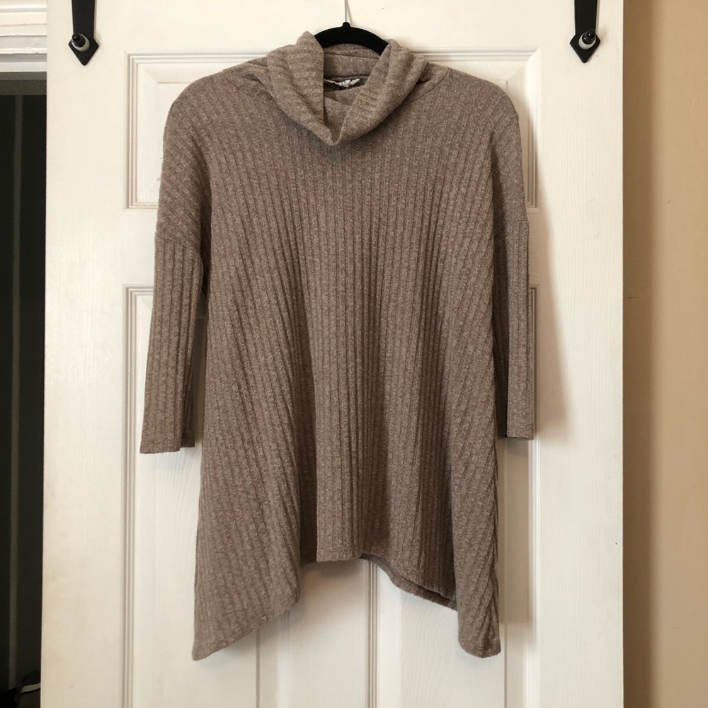 Cool neck women’s sweater beige